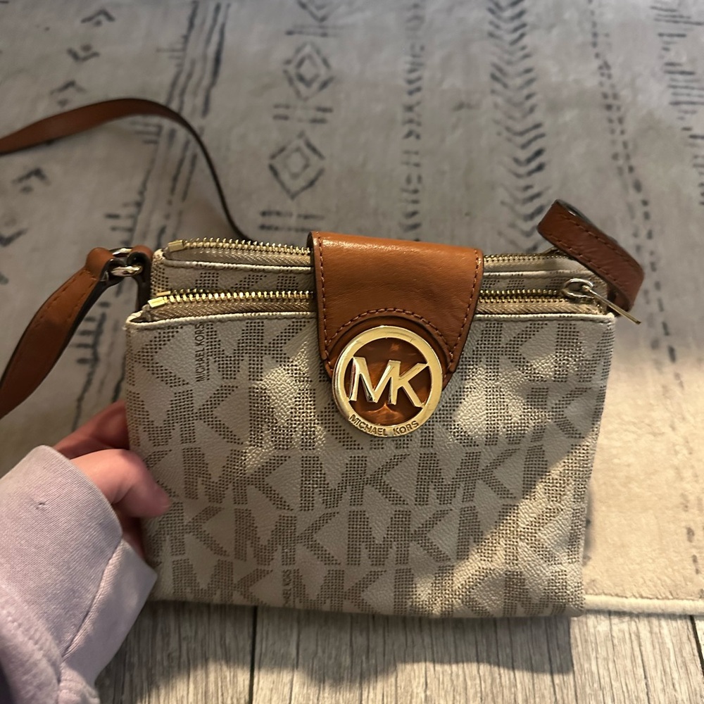 Michael Kors Cream and Tan Wristlet - Picture 1 of 2